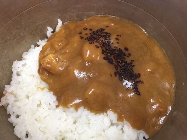 インスタントコーヒーをレトルトカレーに入れてみた