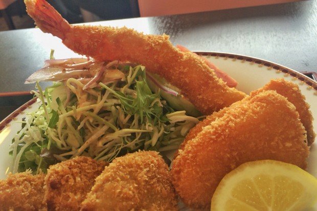 富士屋会館のランチ　ミックスフライ定食